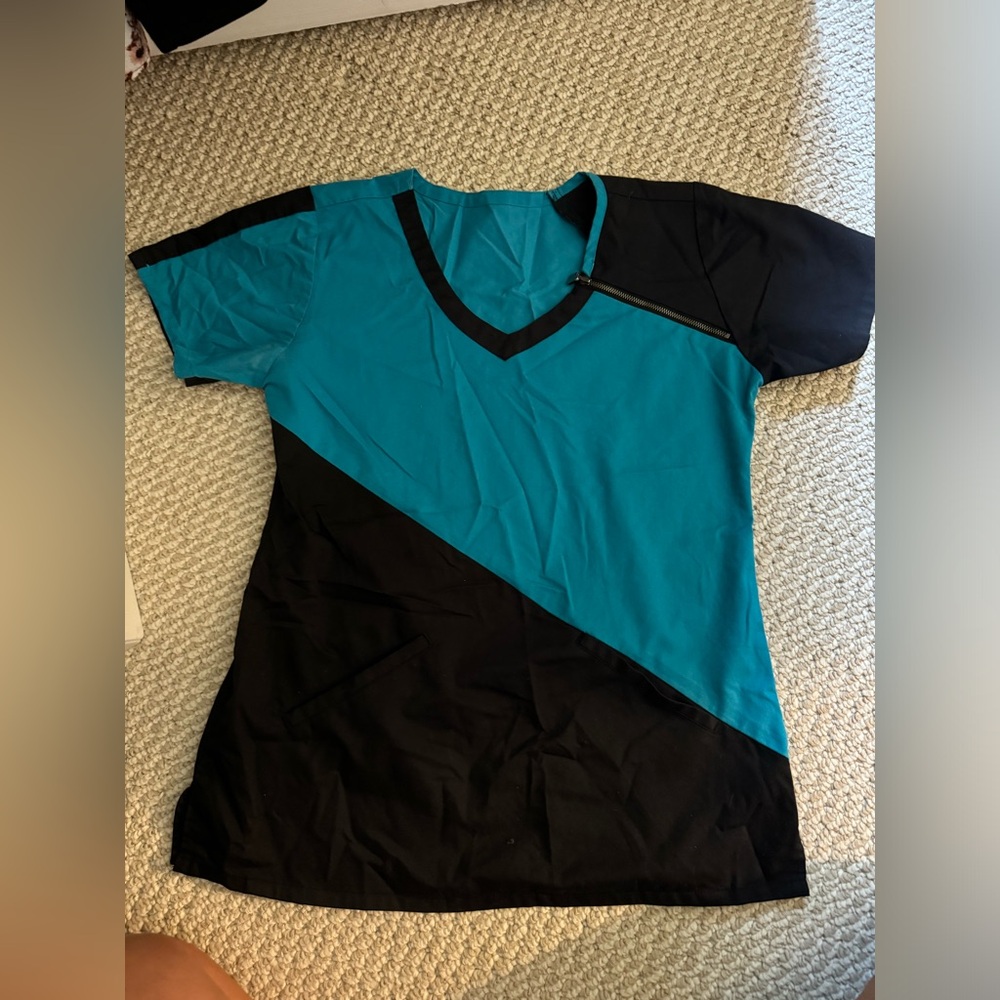 Scrub tops - Picture 10 of 11